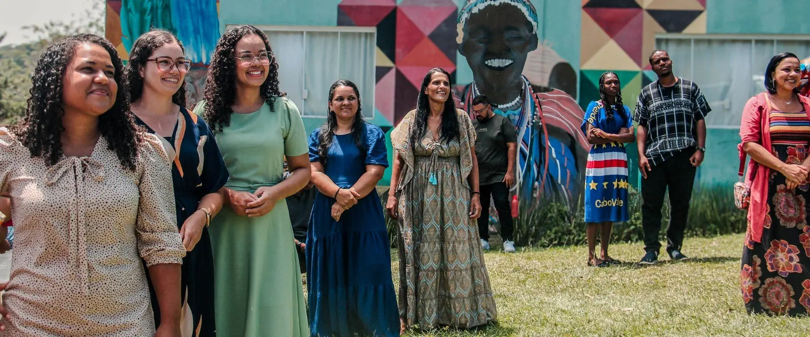 Mãos entrelaçadas em apoio